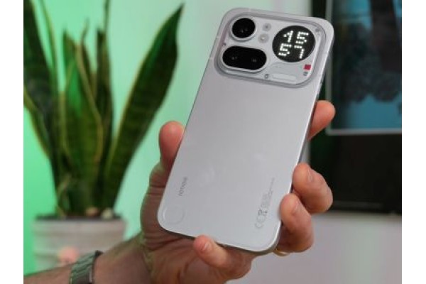 Nothing Phone (4a) Pro: екстравагантний середній клас очима закордонних медіа