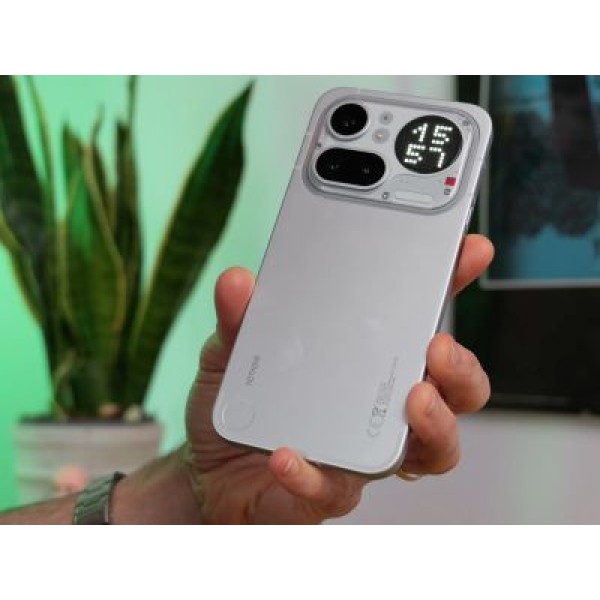 Nothing Phone (4a) Pro: экстравагантный средний класс глазами зарубежных СМИ