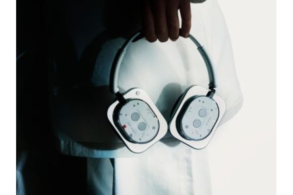 Nothing анонсировала наушники "Headphones A" в яркой расцветке