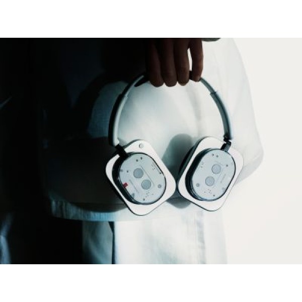 Nothing анонсировала наушники "Headphones A" в яркой расцветке