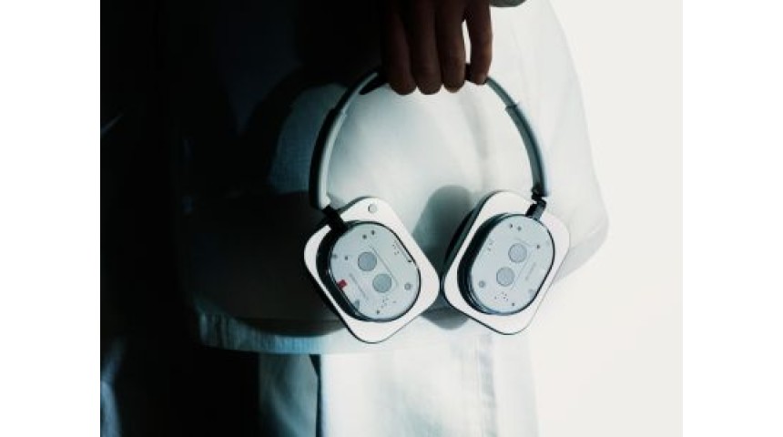 Nothing анонсувала навушники "Headphones A" у яскравому кольорі