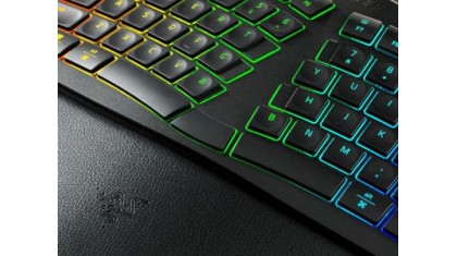 Razer представила эргономичную офисную split-клавиатуру Pro Type Ergo