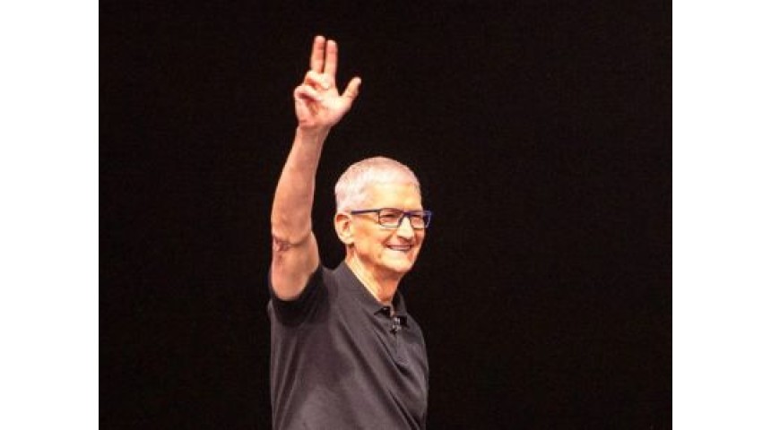 Тим Кук покидает пост главы Apple, его место займёт инженер компании