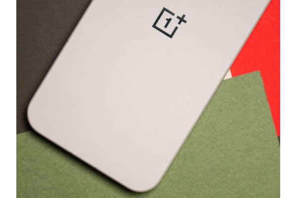 OnePlus оснастит будущие смартфоны 2K-экранами с частотой 240 Гц