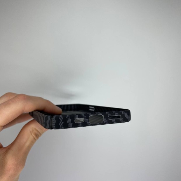 Case-cover Carbon MagSafe for Apple iPhone 13 (Black)