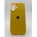 Оригінальний силіконовий чохол круглої форми для Apple iPhone 16 (13) жовтого кольору