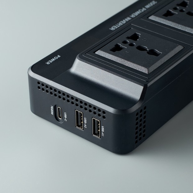 Автомобільний інвертор DC XC-37 200W (2EU  /  2USB  /  PD) (Чорний) D