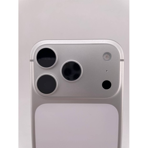 Мобильный телефон Apple iPhone 17 Pro 256Gb (Silver) (Grade A+) (Open Box) Мобильный телефон Apple iPhone 17 Pro 256Gb (Silver) (Grade A+) (Open Box)