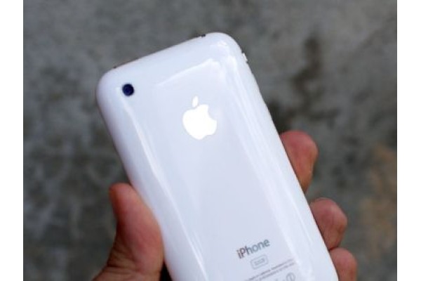 Еволюцію iPhone за 19 років показали на інфографіці